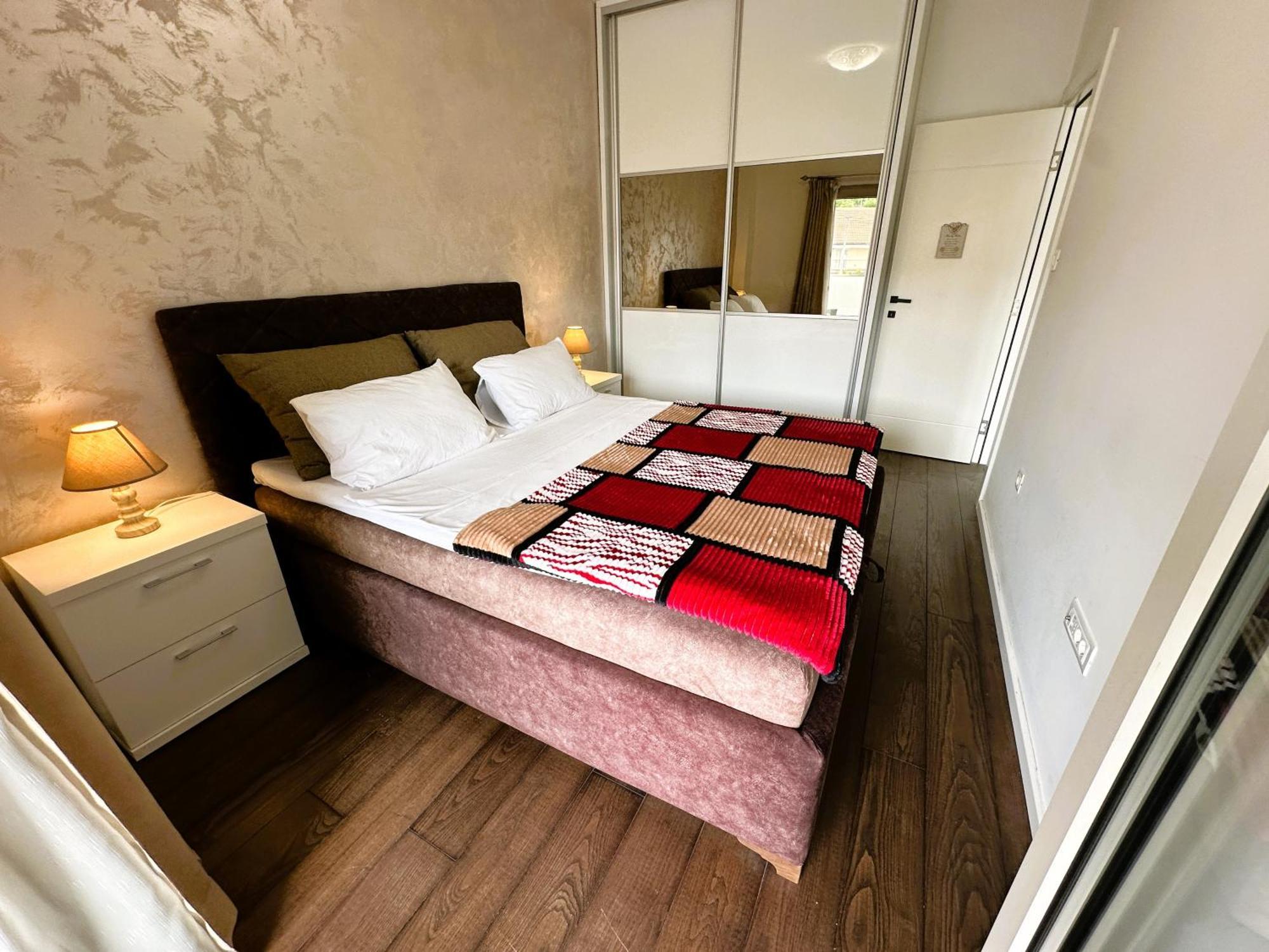 Stan Na Dan Podgorica Apartman Kültér fotó